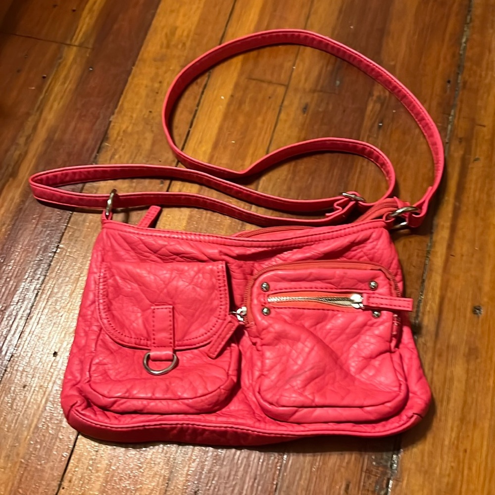 Very soft leather!  Excellent condition!  Lots of compartments! Small / Medium